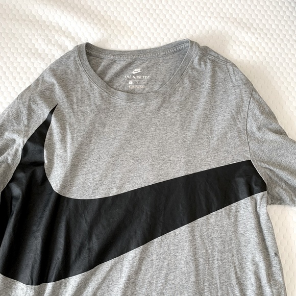 The Nike Tee longsleeve large body logo very nice shirt - Picture 2 of 2